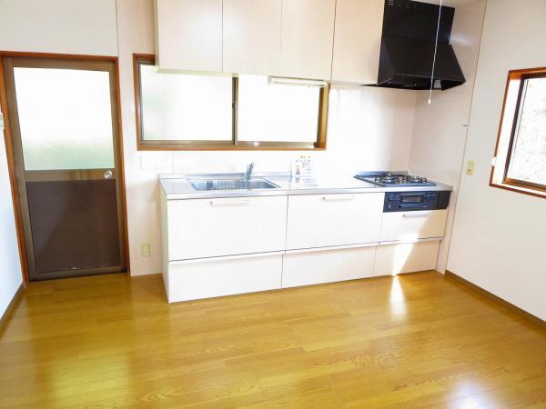 Kitchen. New kitchen is made of Cleanup. There is also a feeling of cleanliness, It will be fun to cook.