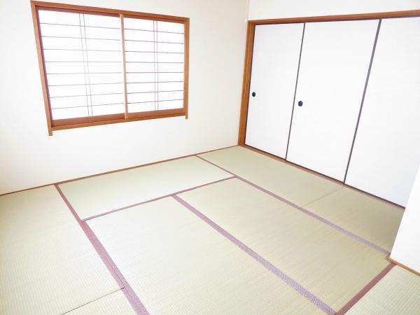 Non-living room. All tatami Omotegae already