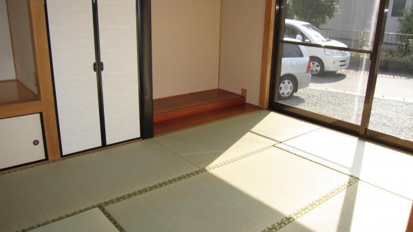 Non-living room. Japanese-style room 6 tatami Relaxing on the tatami