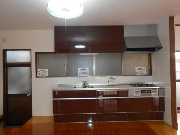 Kitchen. EIDAI made of the new system Kitchen ☆ The color is subdued dark brown ☆ Dishes also will be fun