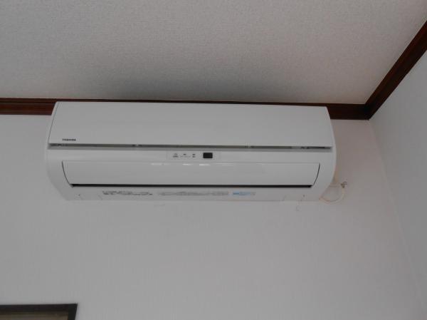 Cooling and heating ・ Air conditioning. Toshiba air conditioning we established one at the entrance next to the Western-style ☆ You can use it as soon as