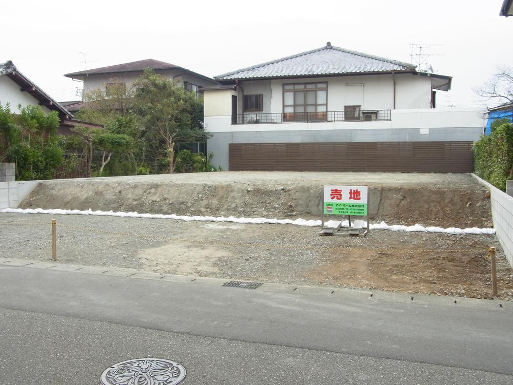 Local land photo. You have to construct the completion of construction. 