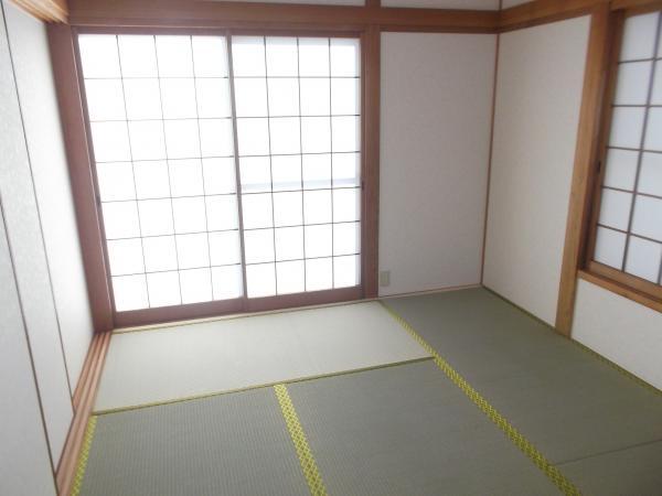 Non-living room. Tatami straw, Shoji exchange