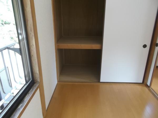 Non-living room. 2F of Western-style, Flooring ・ cross ・ Veneer of closet Chokawa