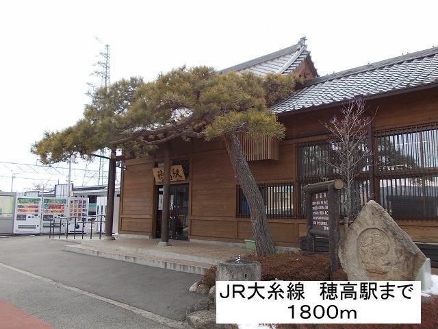 Supermarket. JR Oito Line 1800m to Hotaka Station (Super)
