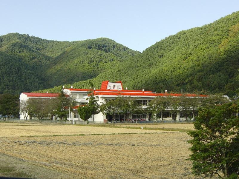 Primary school. Azumino Municipal Toyoshina 1703m to East Elementary School