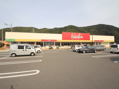 Supermarket. 180m until Harashin Home Sweet Home store (Super)