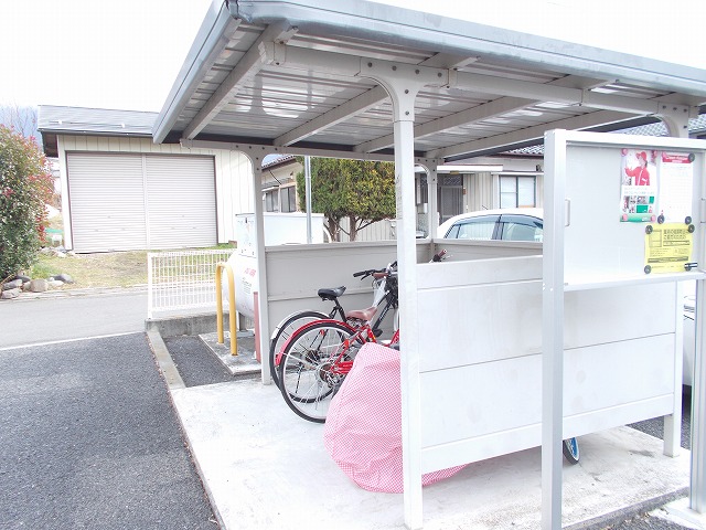 Security. Bicycle-parking space