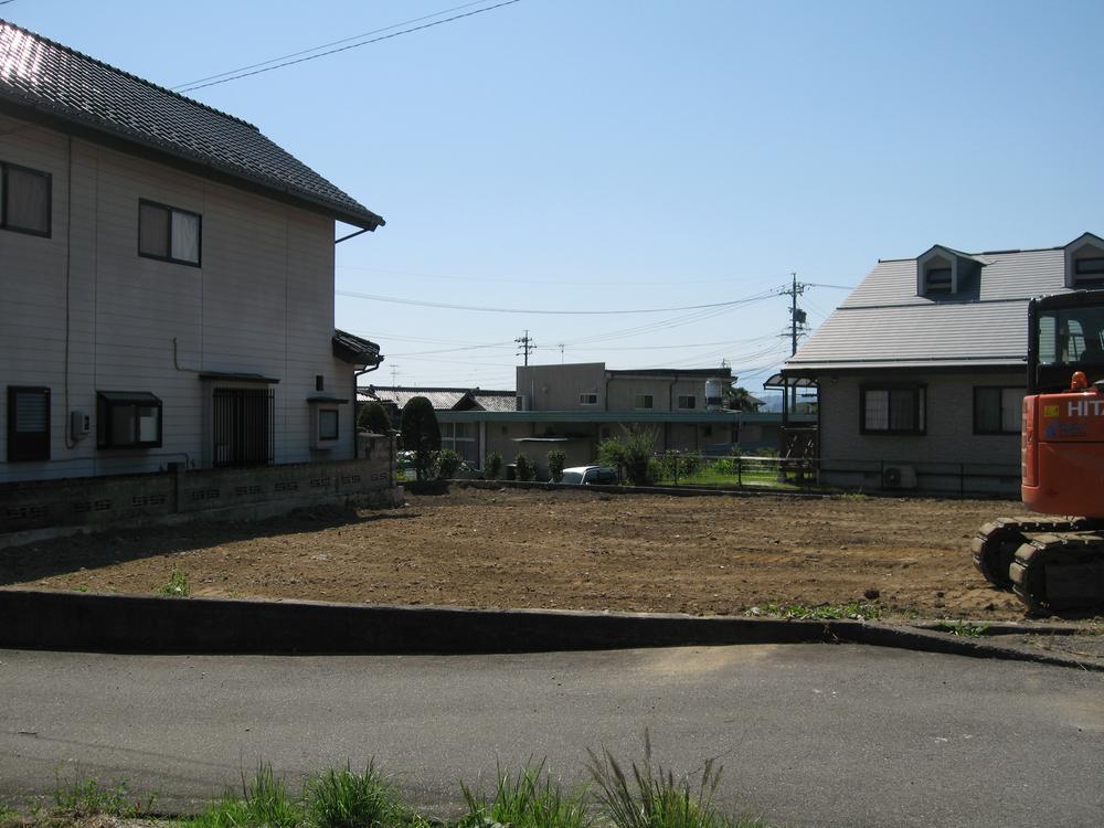 Local land photo. local West → east