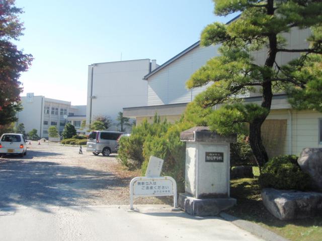 Junior high school. 1.7km to Iida City Asahigaoka junior high school