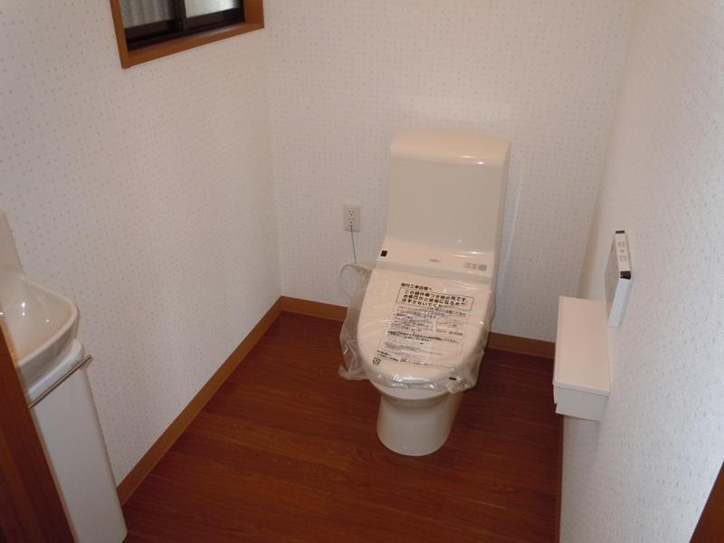 Toilet. Indoor (April 2013) Shooting