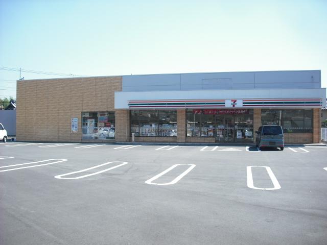 Convenience store. Seven-Eleven 260m