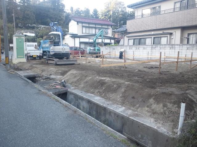 Local photos, including front road. Local (September 2013) Shooting