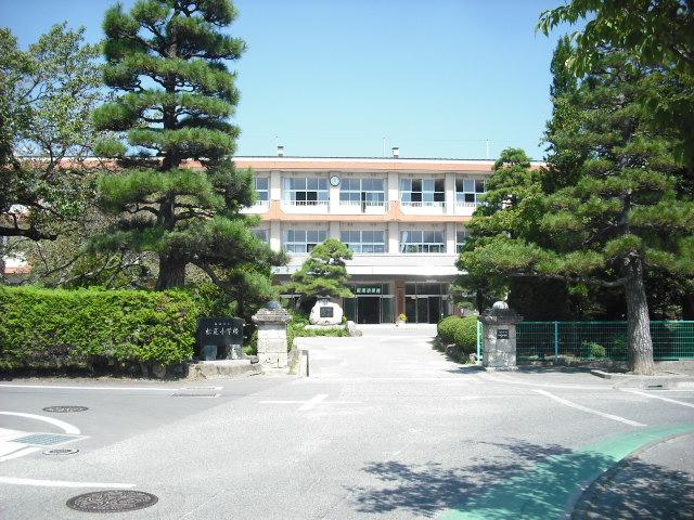 Primary school. 930m to Iida City Matsuo Elementary School