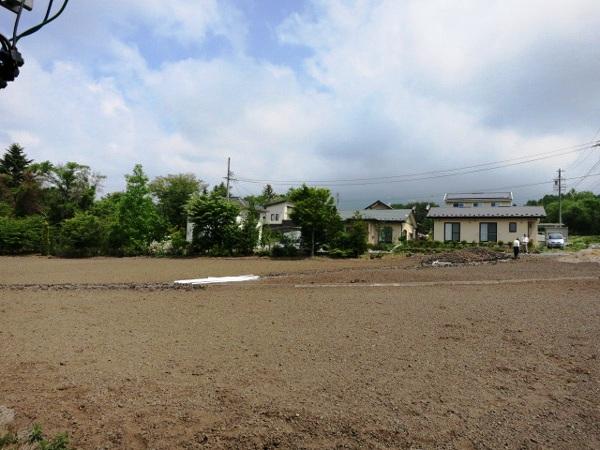 View photos from the dwelling unit. North of the adjacent land. The largest is characterized by majestic Mount Asama can be expected.