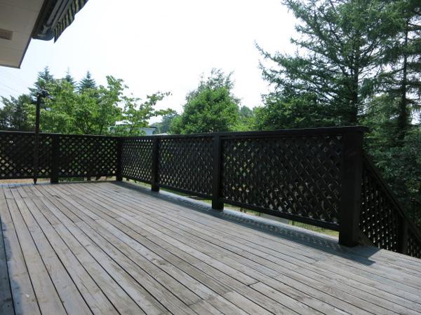Balcony. Since the spacious wood deck is in high position from the ground, It blows through fresh wind.
