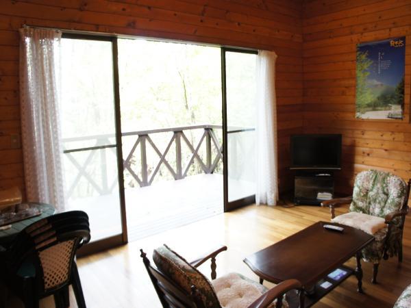 Living. It is located blessed with beautiful location. Borrowed landscape from the living room as well, please have a look.