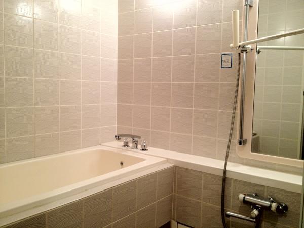 Bathroom. In the apartment there is a hot-spring baths, Bathroom number of times of use is small, only clean.