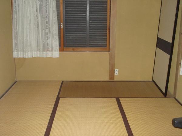 Non-living room. Japanese-style room is 2 rooms, It available in two families.