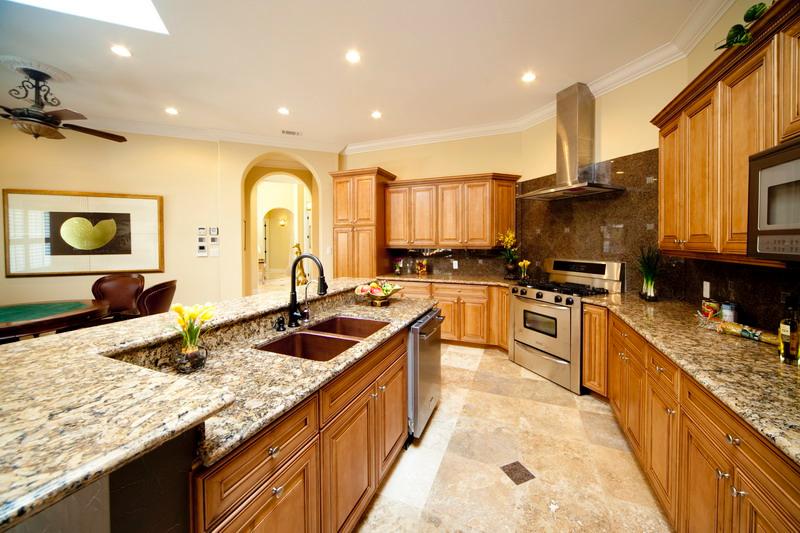 Kitchen. Luxurious size kitchen space