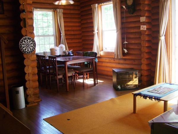Non-living room. You can spend the Karuizawa life while feeling the warmth of the wood.