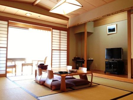 Other introspection. Drawing room 10 tatami Japanese-style You very relax, The view from the Hiroen is superb view. Also wash ・ Also equipped with bathroom!
