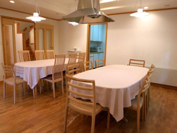 Non-living room. Dining is. There is a ventilation fan to enjoy as well, such as grilled meat in a large number of people, It is very practical.