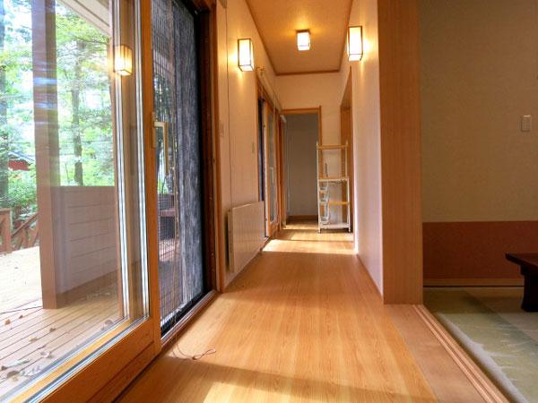 Other introspection. It will be Japanese-style room before wide-brimmed. While watching the Japanese-style room on the right hand side, It continues to entrance and mini kitchen backdoor.
