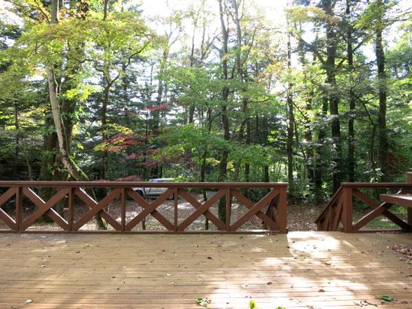 View photos from the dwelling unit. Quaint location seems old Karuizawa. It will be healed in trees pleasing expression of the four seasons.