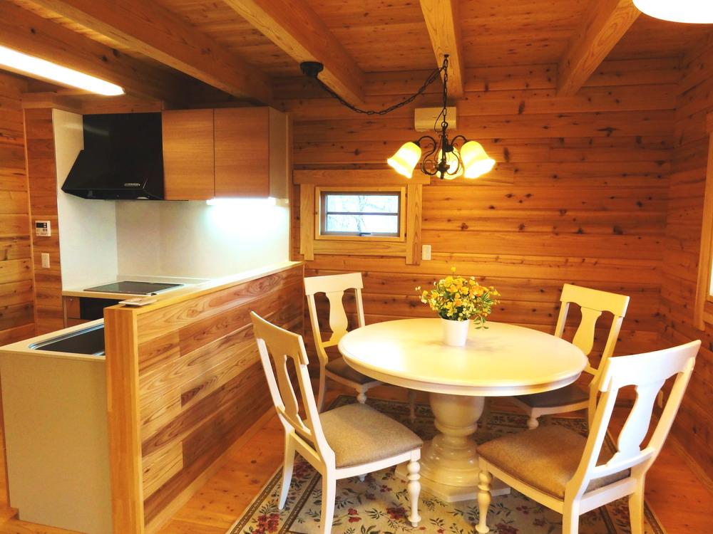 Non-living room. Produce a simple and compact while calm space, Photos of the equipment is standard equipment. 