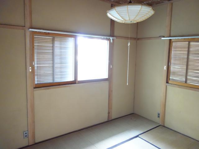 Non-living room. As you can see it is in the Japanese-style room.