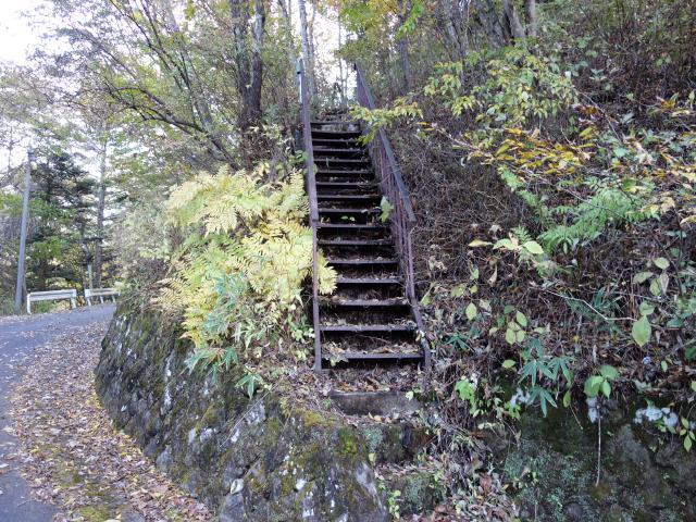 Other. Approach from the front road. We will up the stairs.