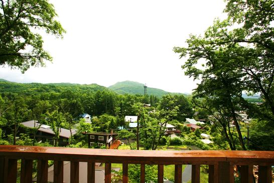 Other local. From the south side wood deck Hanareyama ・ View of other mountains you can enjoy.