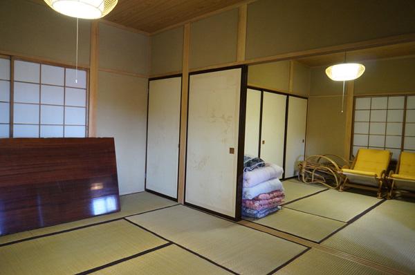 Non-living room. Japanese-style room There are three adjacent to the living room.