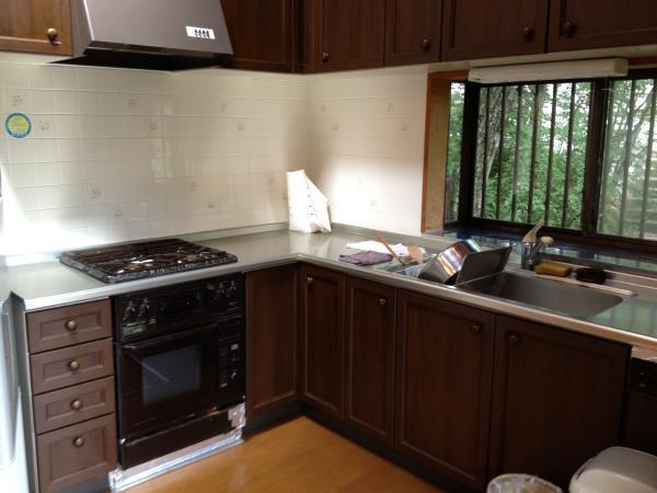 Kitchen. Also it comes with an oven in the kitchen. You enjoy to fully dine using the Karuizawa of material.