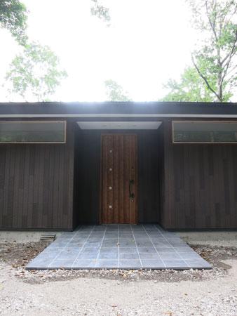 Entrance. It is the state of the majestic entrance.