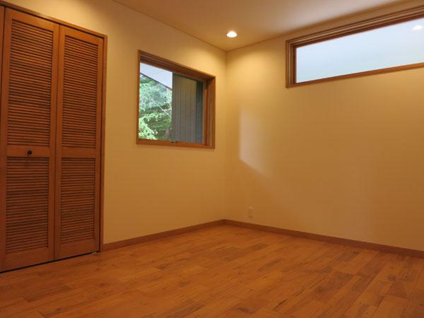 Non-living room. It will be on the west side of Western-style. I feel the atmosphere in the downlight.