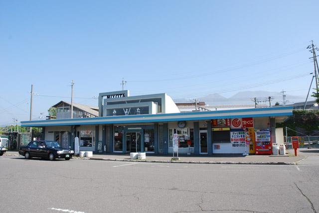 station. Shinano Railway 10 minutes in the 3800m car to Miyota Station