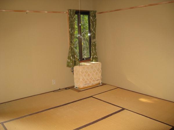 Non-living room. State of the second floor Japanese-style room. Each Japanese-style room all have 8-mat or more available loose.