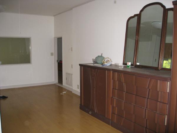 Non-living room. Appearance of the floor north Western-style. It has equipped kitchen in this room.