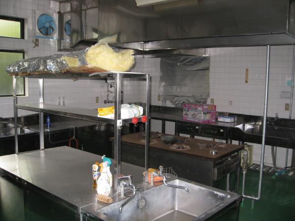 Kitchen. State of the kitchen. It is a large kitchen space. You can support our customers any person if this magnitude.
