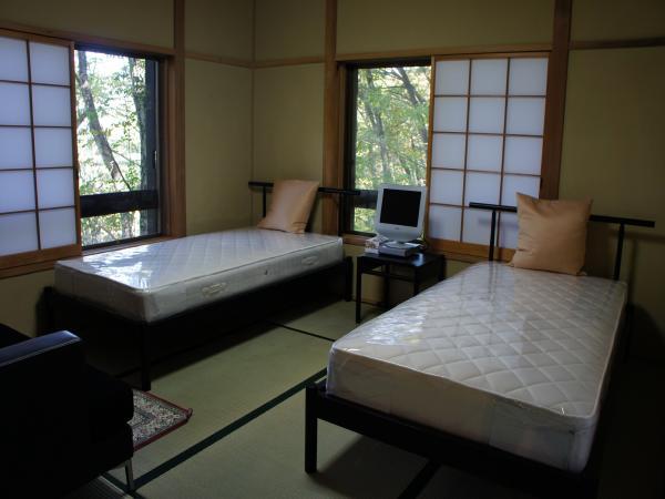 Non-living room. This villa There are two 8-mat Japanese-style room, It has the north side in the bedroom, Also size of the margin at two single bed.