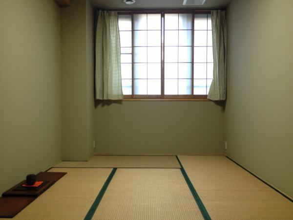 Non-living room. It is a valuable Japanese-style room. I think in some people who are accustomed to Japanese-style room in the person of your relatives.