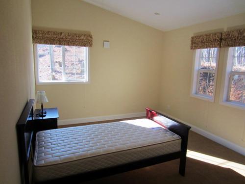 Non-living room. It is the second floor of the guest room, There are two rooms.