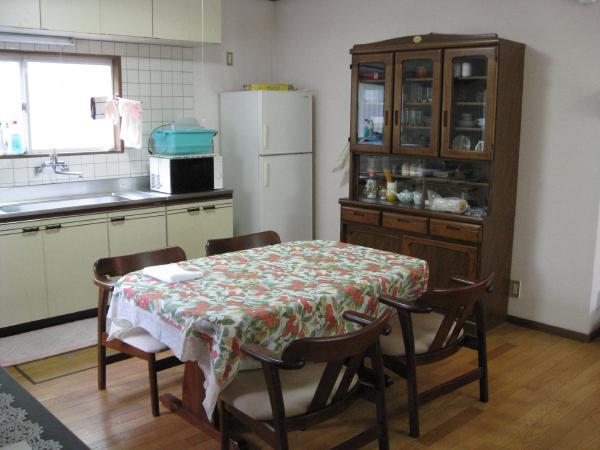 Non-living room. Dining space! It is once in a while may be dining in the villa.