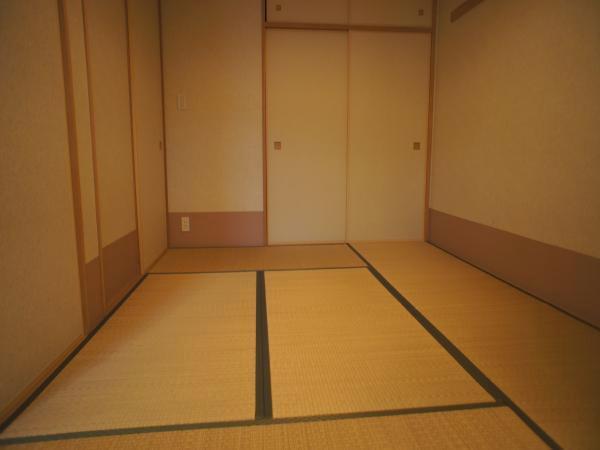 Non-living room. It will be Japanese-style room. It is safe even when the customer has come.