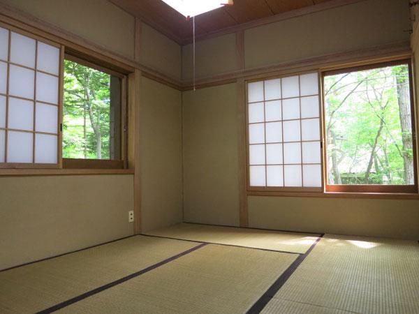 Non-living room. Wrapped in green, It is the state of the northeast side of Japanese-style room.