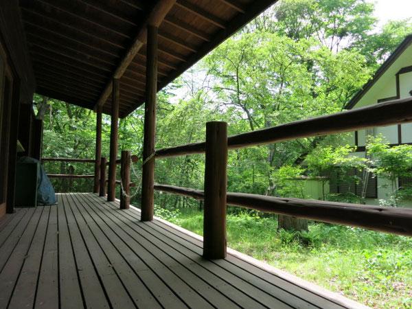 Balcony. Eaves is large, You can use cool at any time. Also go out to the garden from the wood deck.