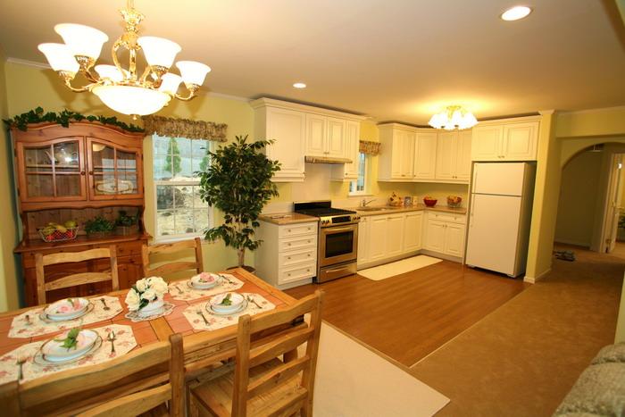 Non-living room. Luxury specification by the top plate granite of US-made kitchen cabinet. Large refrigerator, Gas range + oven, Cupboard, etc. equipment.