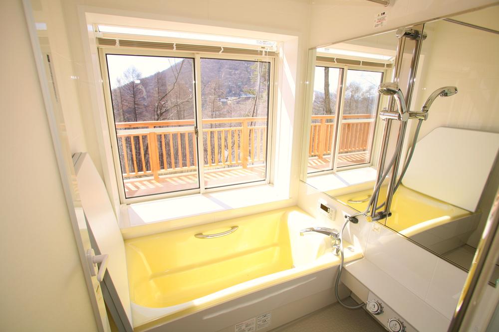 Bathroom. It is located on the south side, View bath overlooking the Karuizawa Prince Ski